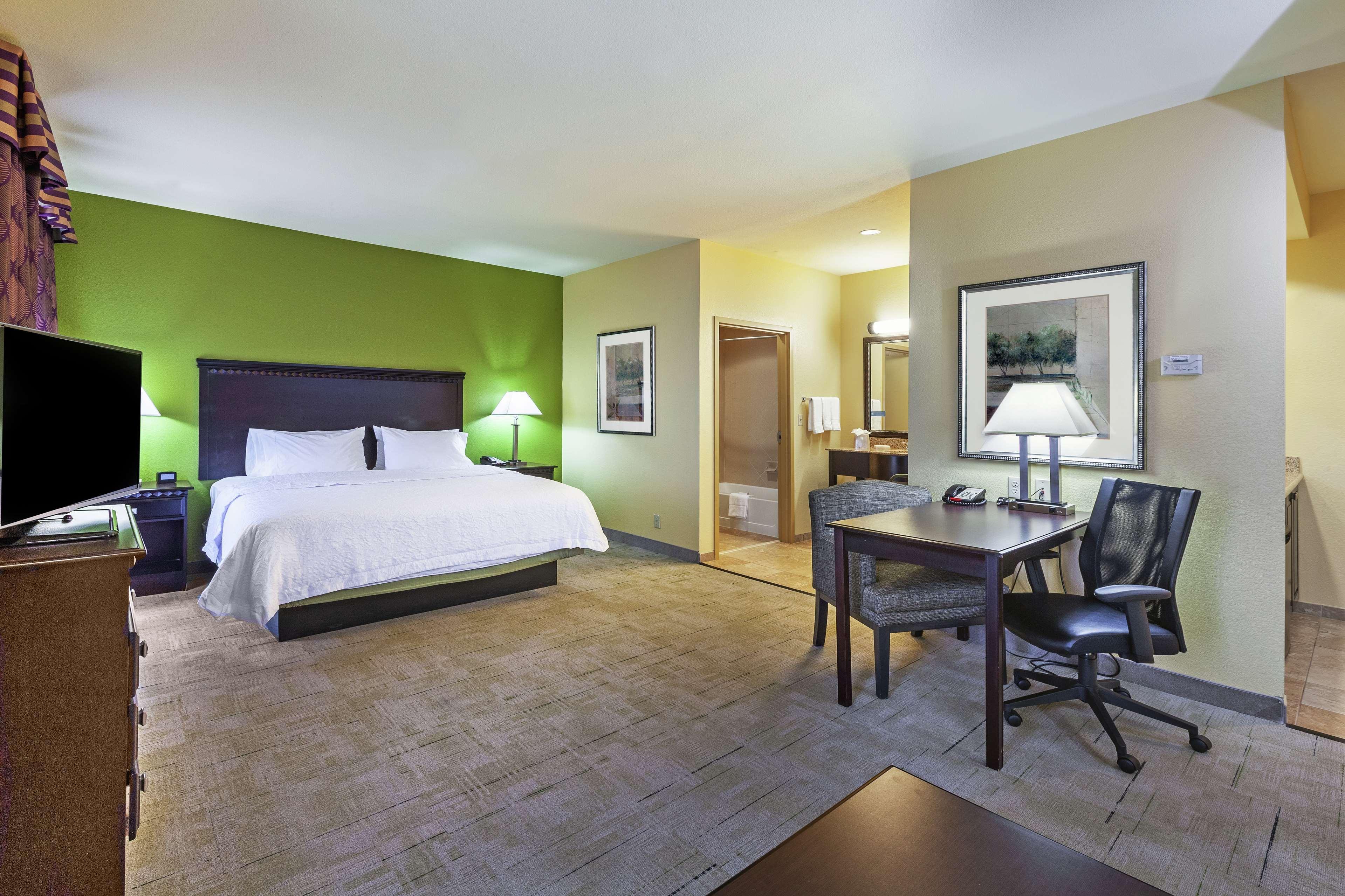 Hampton & Hotel 3*