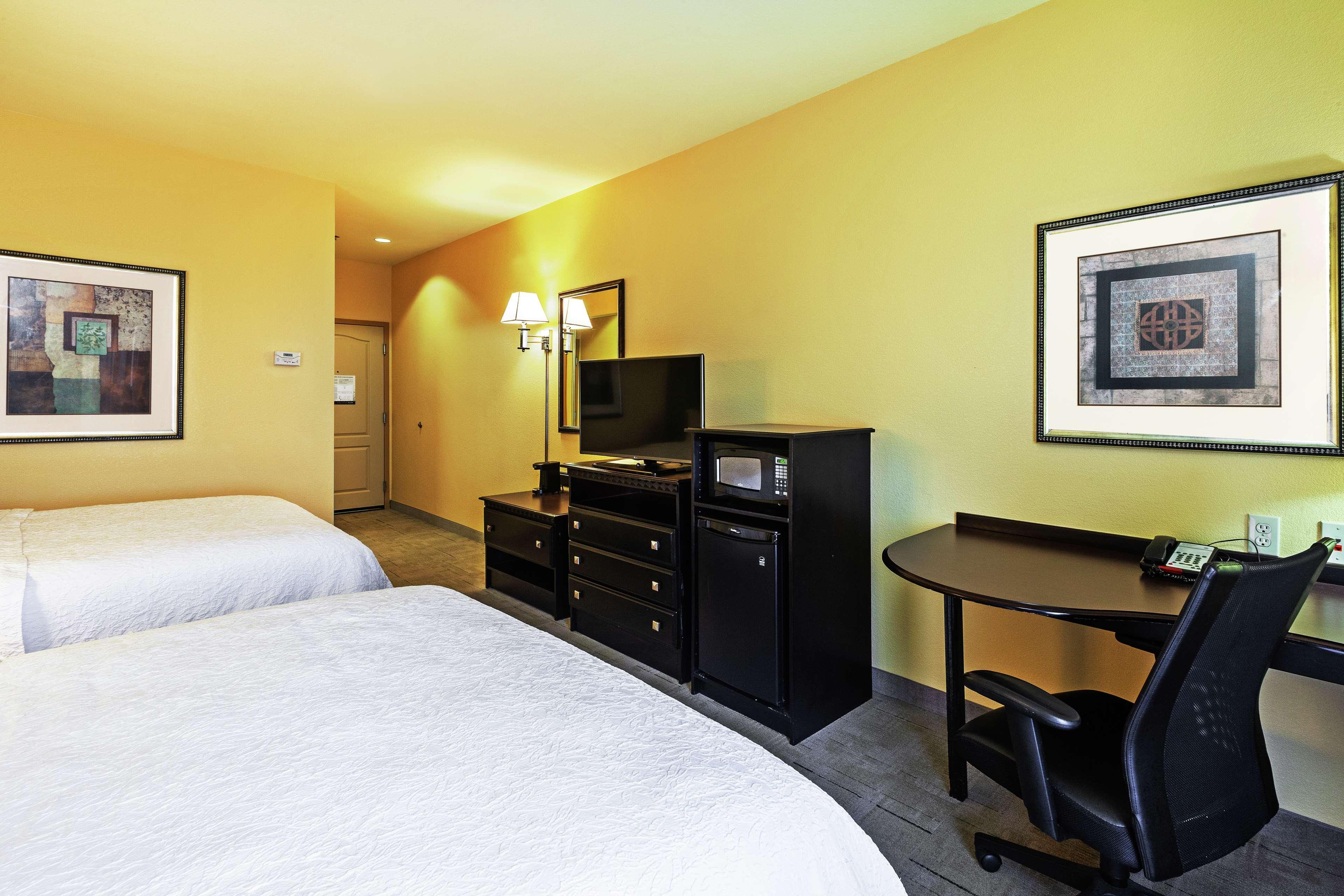 Hampton & Hotel 3*