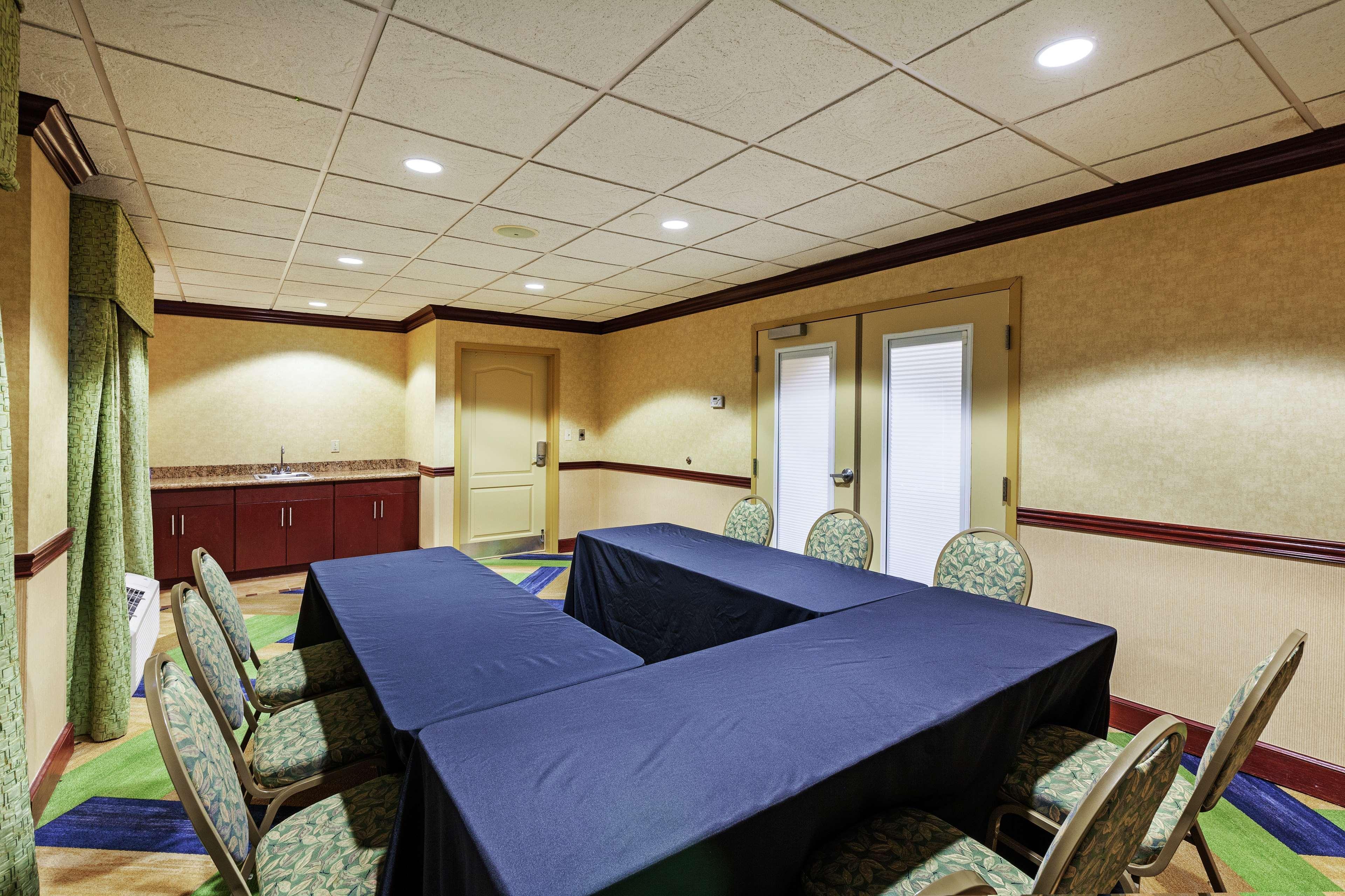 Hotel Hampton & Owasso