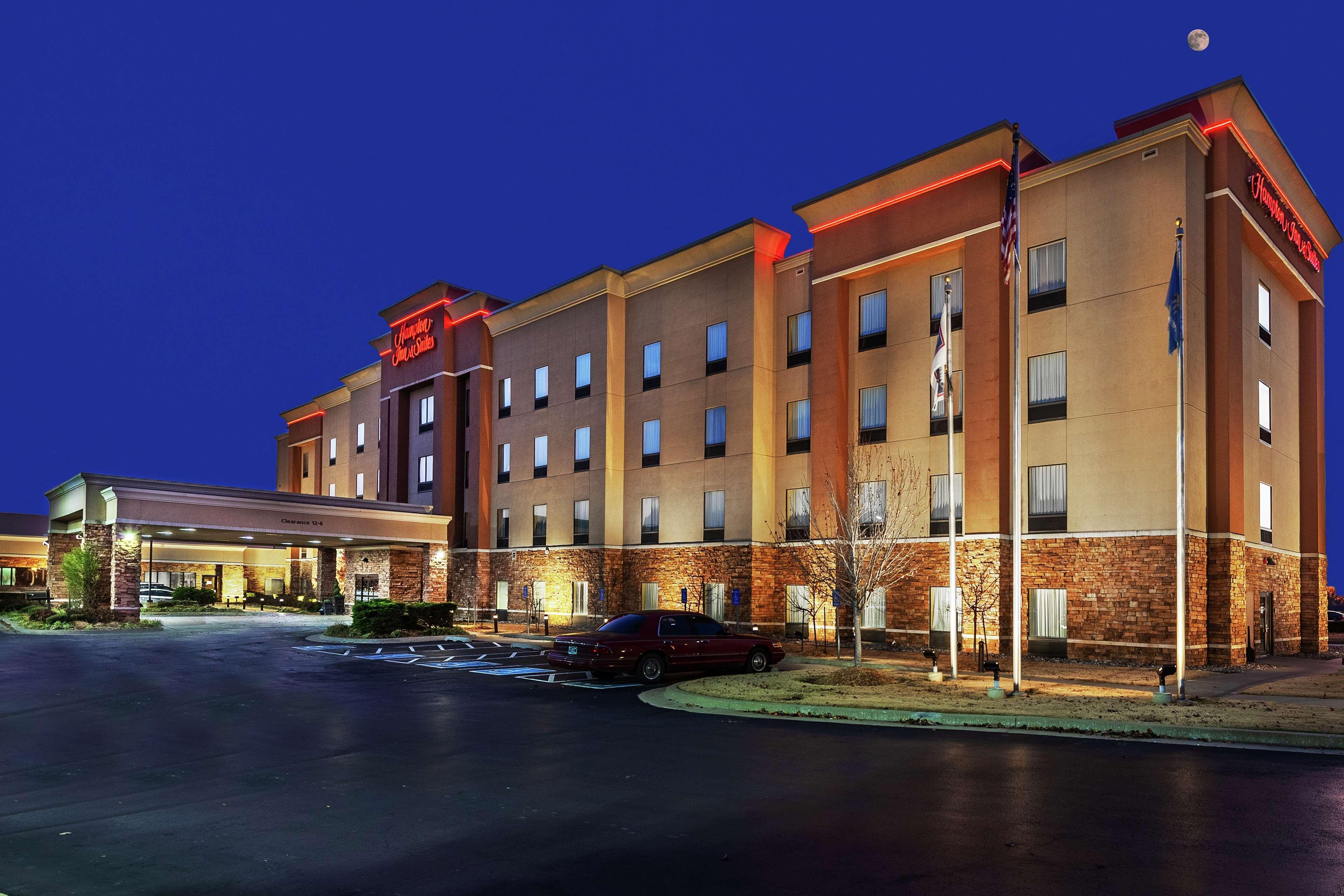 Hampton & Hotel