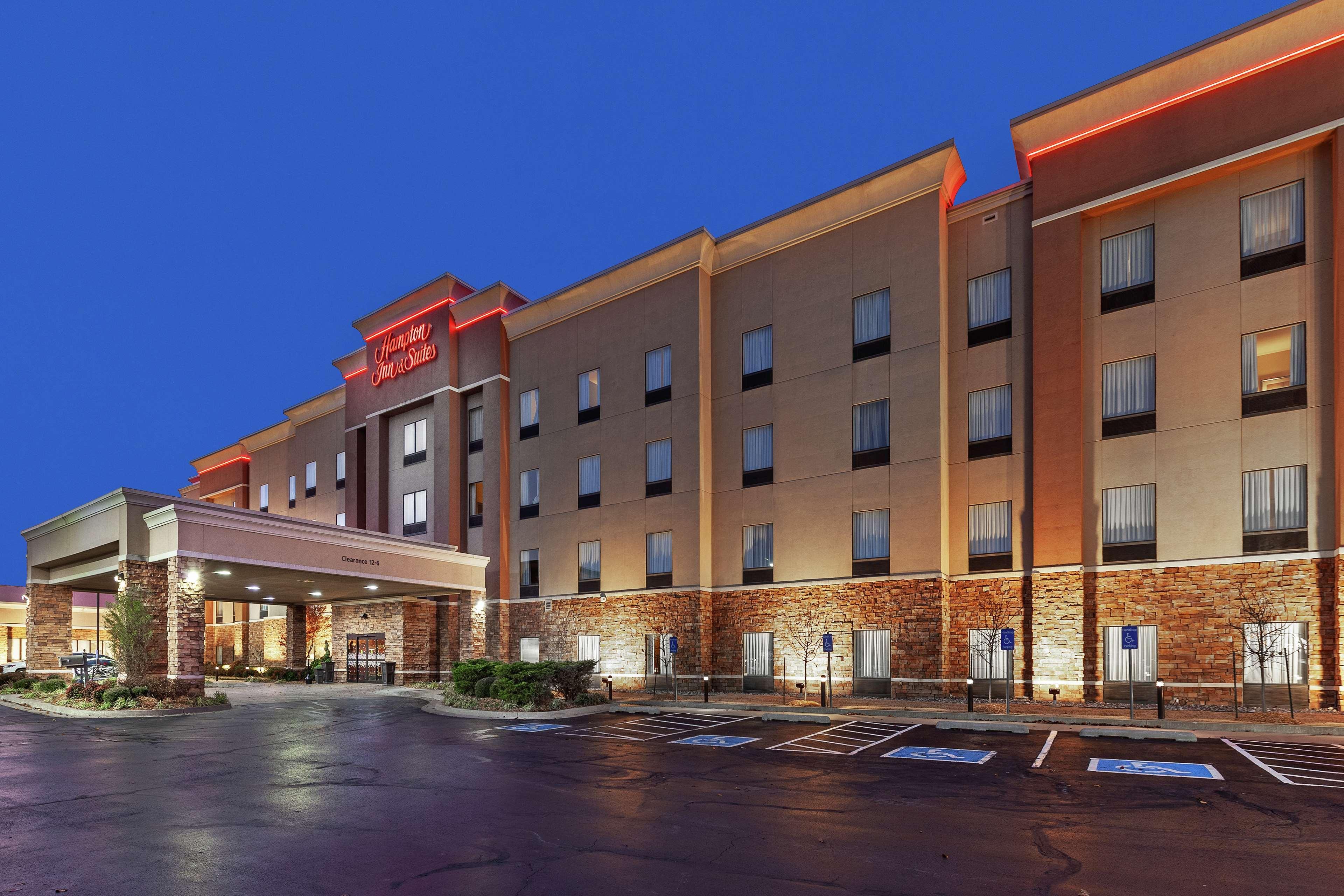 Hampton & Hotel Owasso