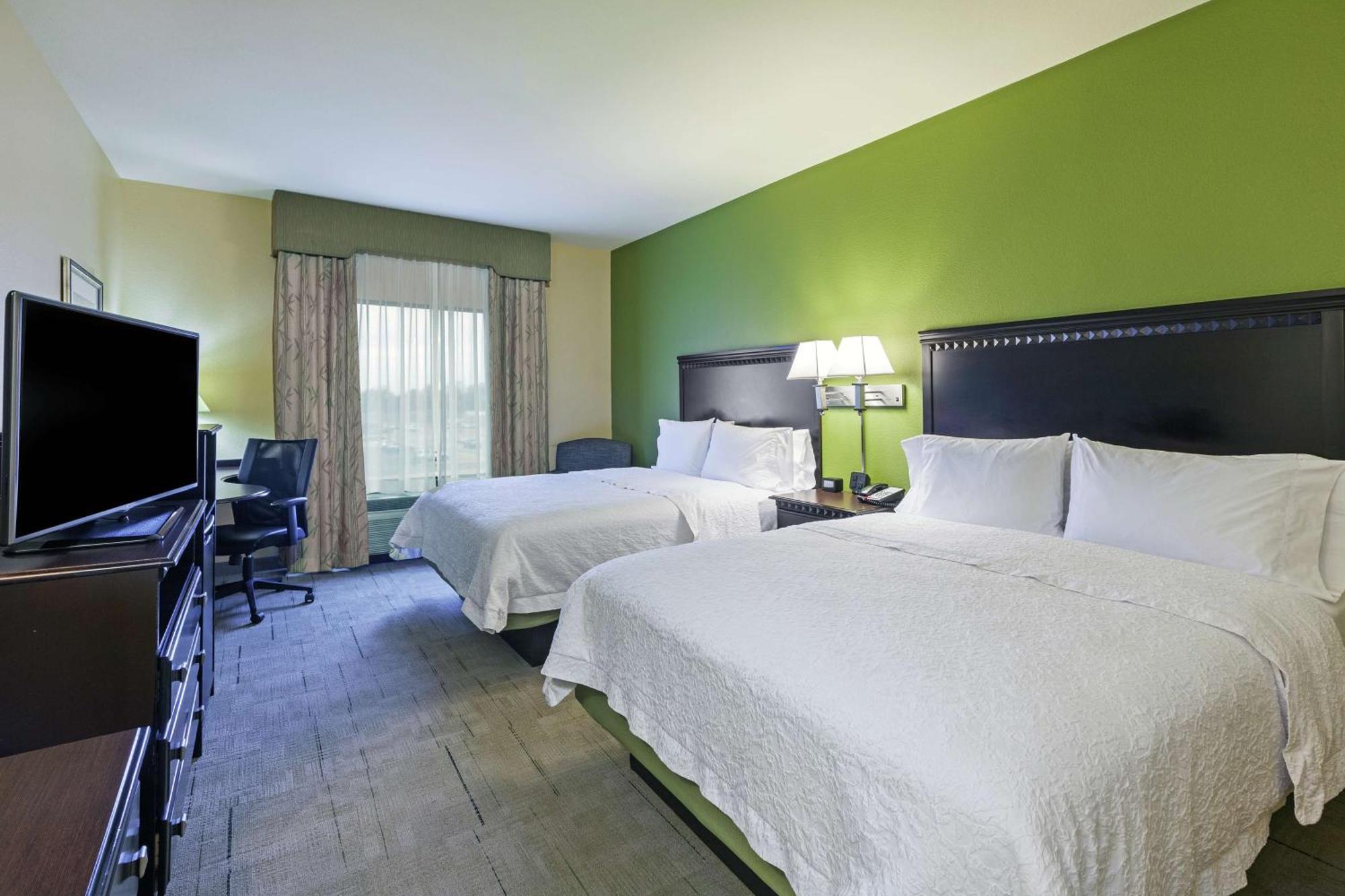Hampton & Hotel Owasso