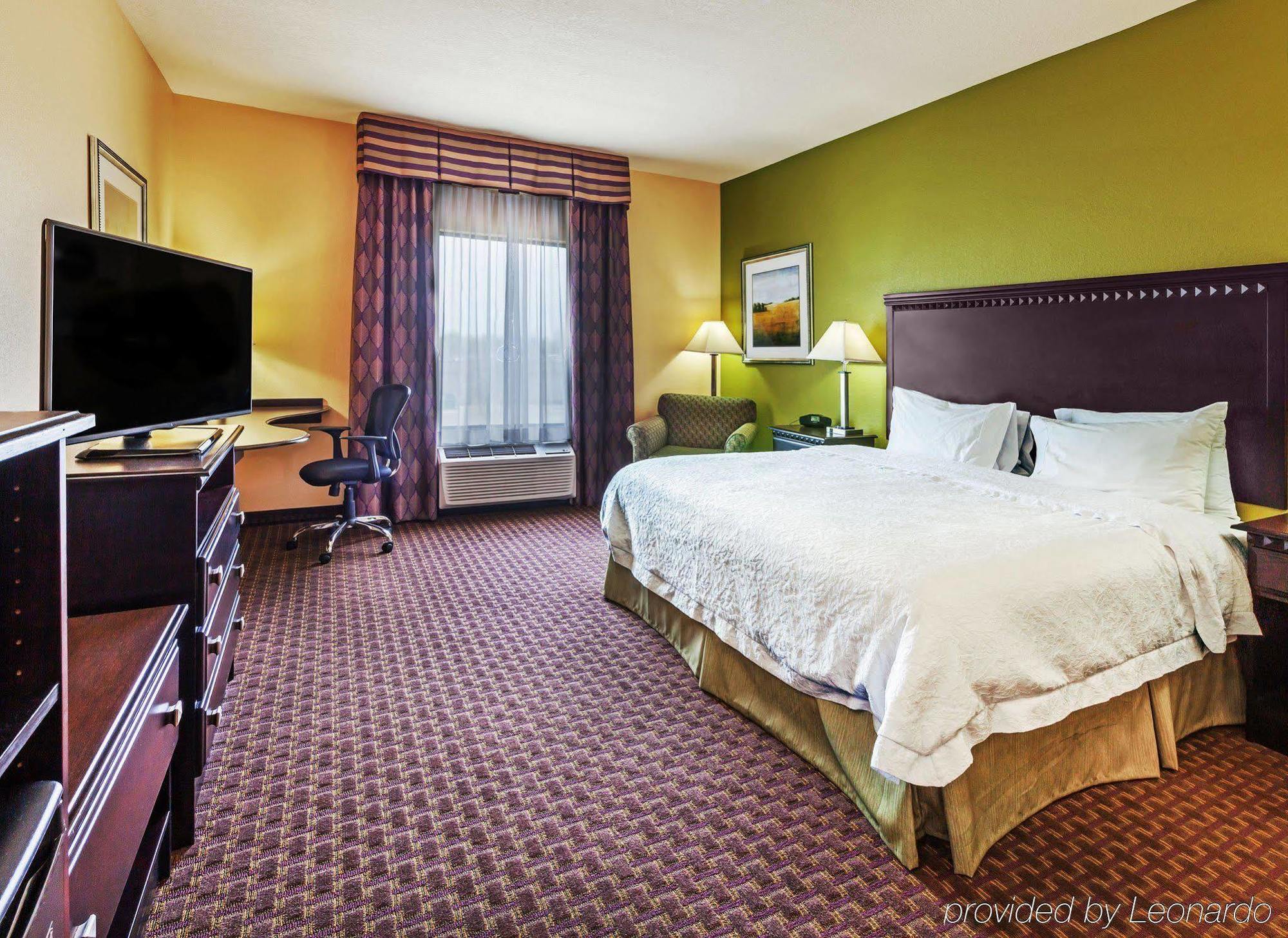 Hampton & Hotel 3*