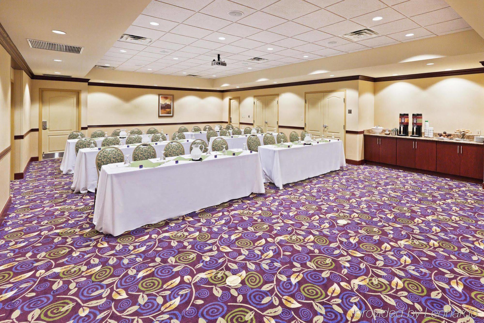 Hotel Hampton & Owasso
