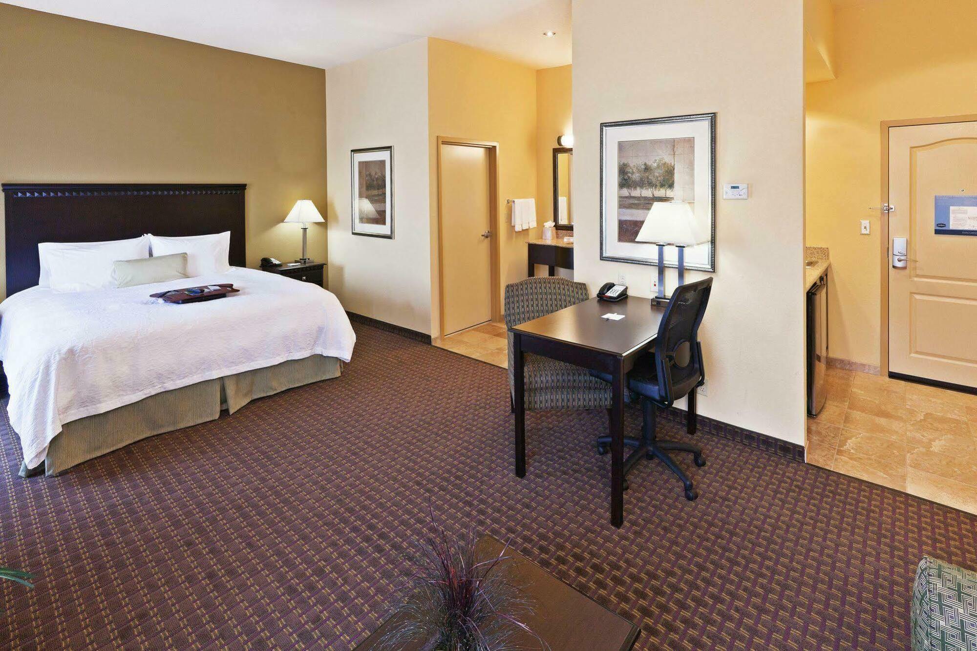Hampton & Hotel Owasso